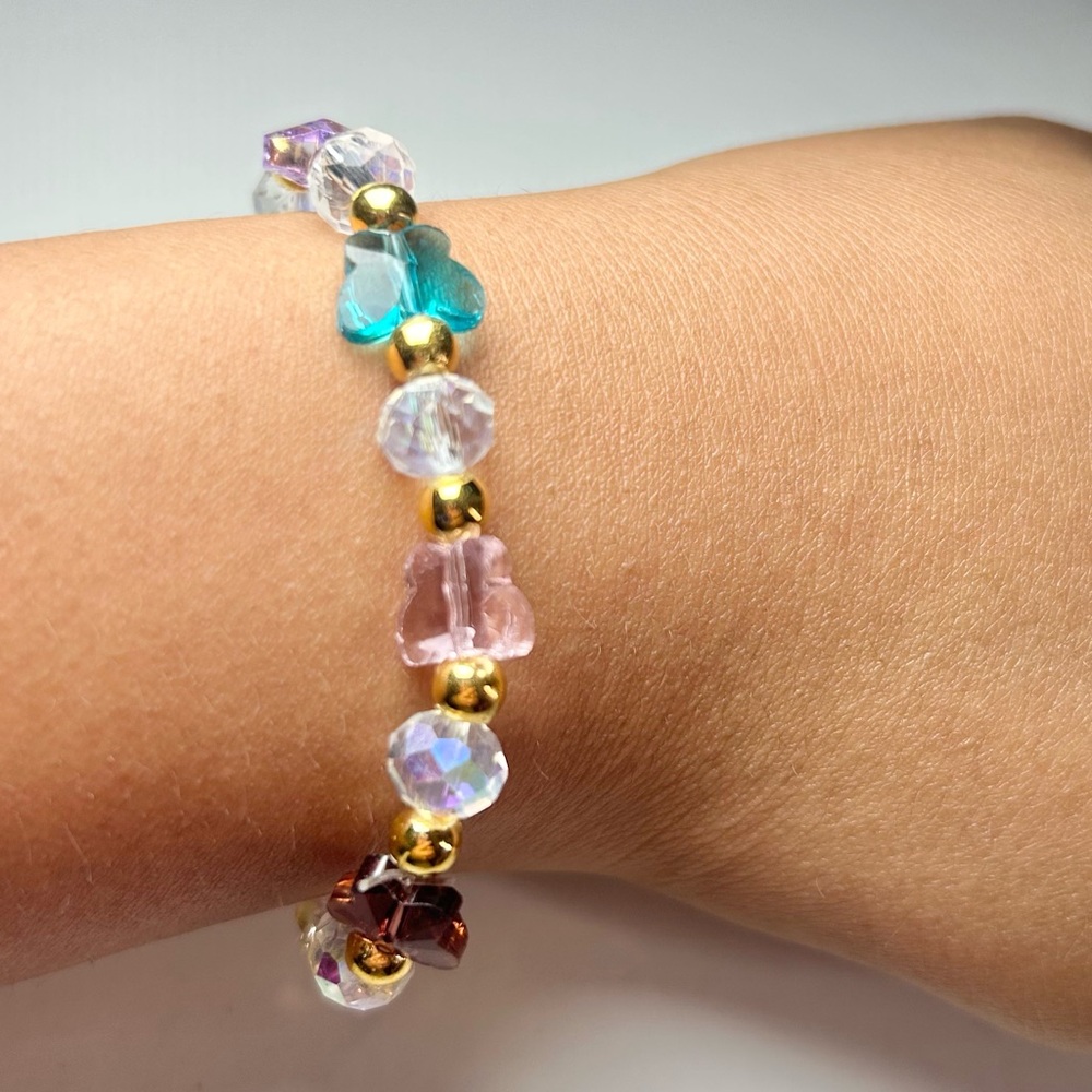 Butterfly and Faceted Crystals and Gold Tone Spacers Stretch Bracelet (NWOT)